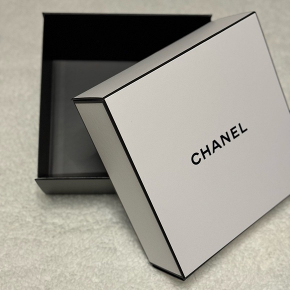 Genuine Chanel Box/Packaging - Picture 2 of 4